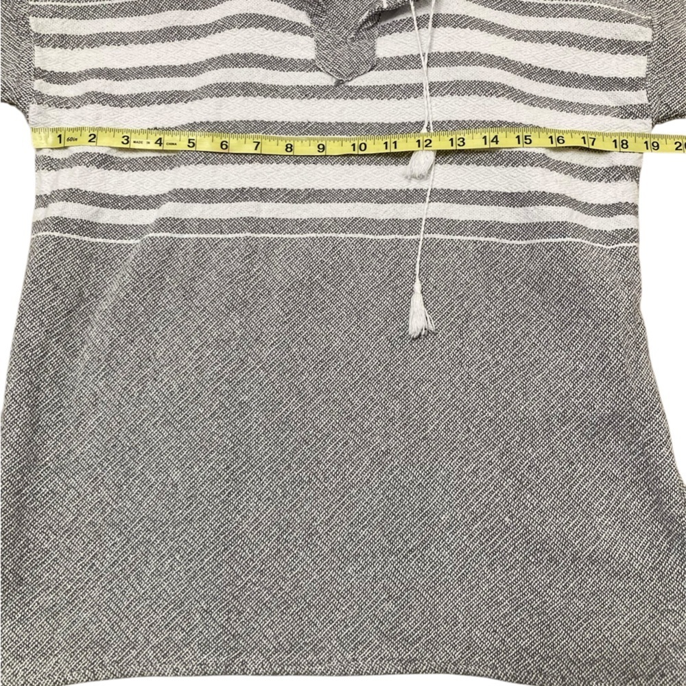 Mexican Handmade Woven Gray and White Striped Short Sleeve Top, Men’s, Small - Picture 4 of 5